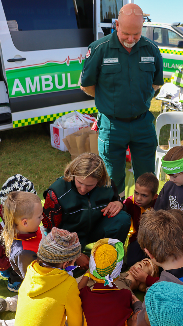 Children learning first aid at Warnkarunku Day